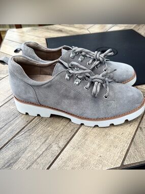 Vionic Ballari Oxford Suede Gray Sz 7.5 Comfort Shoe Gorpcore Orthotic EUC